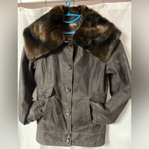 Vintage danier leather jacket with removable “fur” collar. Brown size M